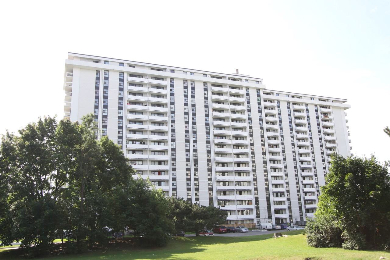 200 Gateway Blvd Apartments in Flemingdon Park, Toronto, ON M3C 1B5