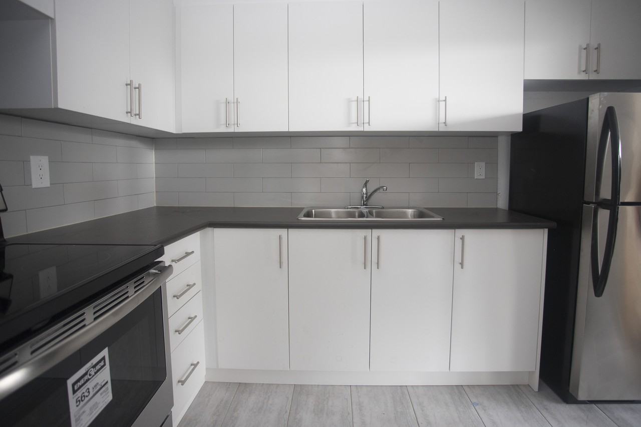 200 Gateway Blvd Apartments in Flemingdon Park, Toronto, ON M3C 1B5