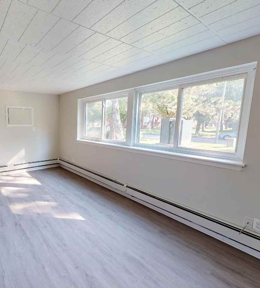 Courtyards of Parkway Apartments 2609 Meadowbrook Lane, Windsor, ON