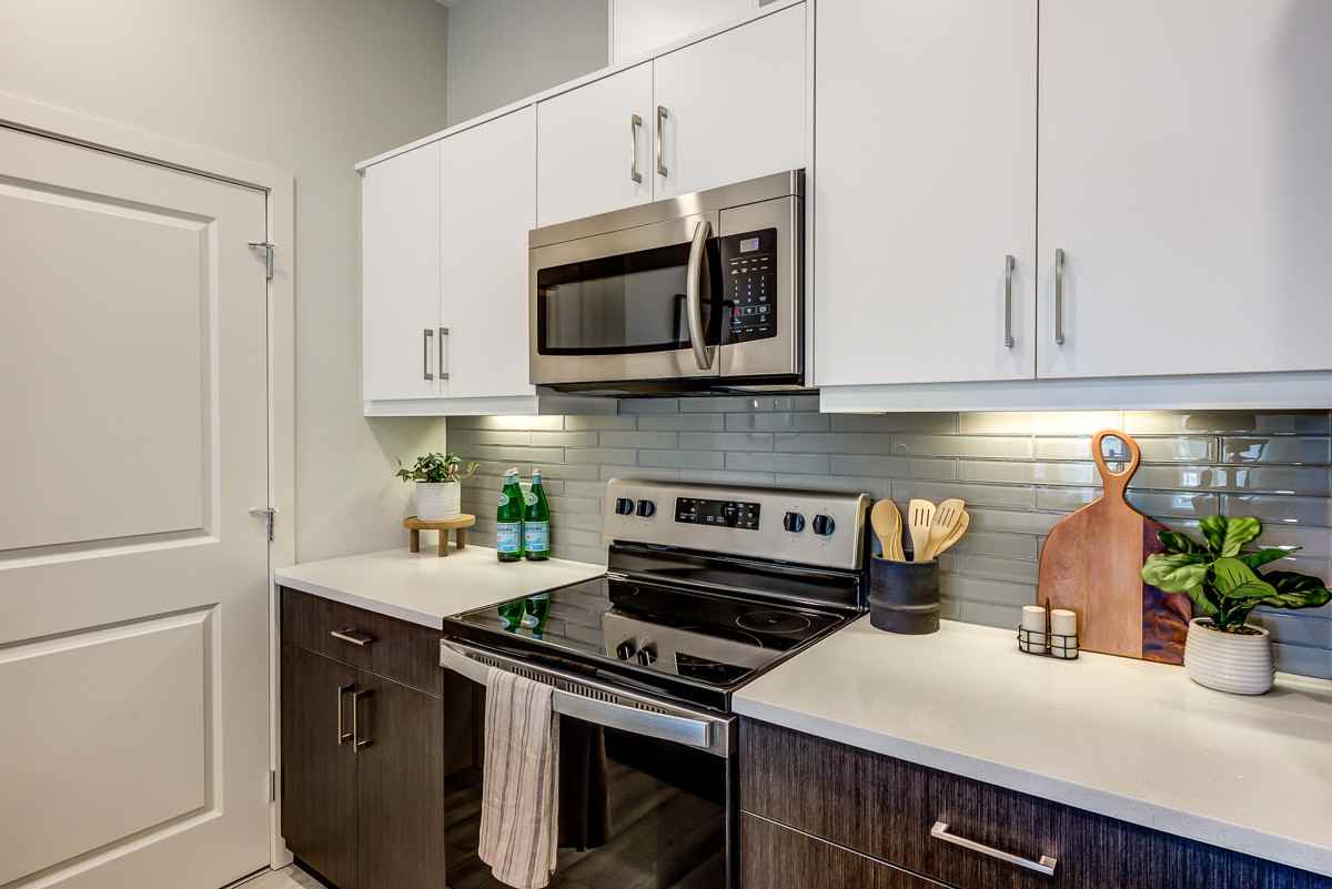 121 West - Photo 3 of 50