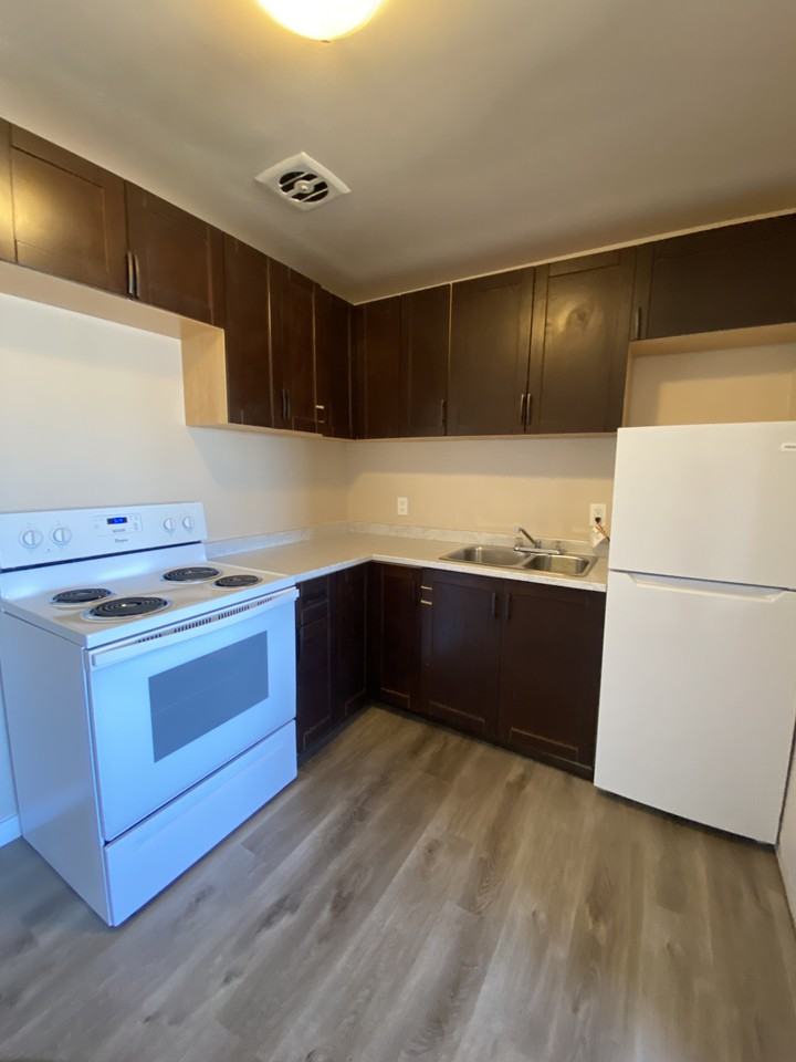 Marquis * FREE RENT for Seniors, Military, Refugees* Apartments 12525