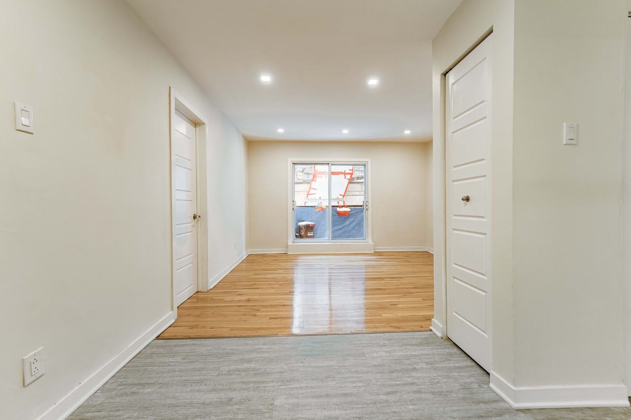 Touchette - Photo 3 of 9