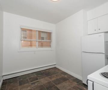 Grandin - Photo 2 of 7