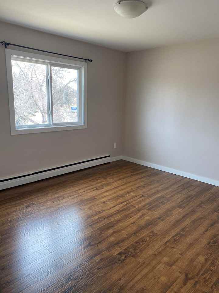 Rodney Manor - Photo 3 of 9