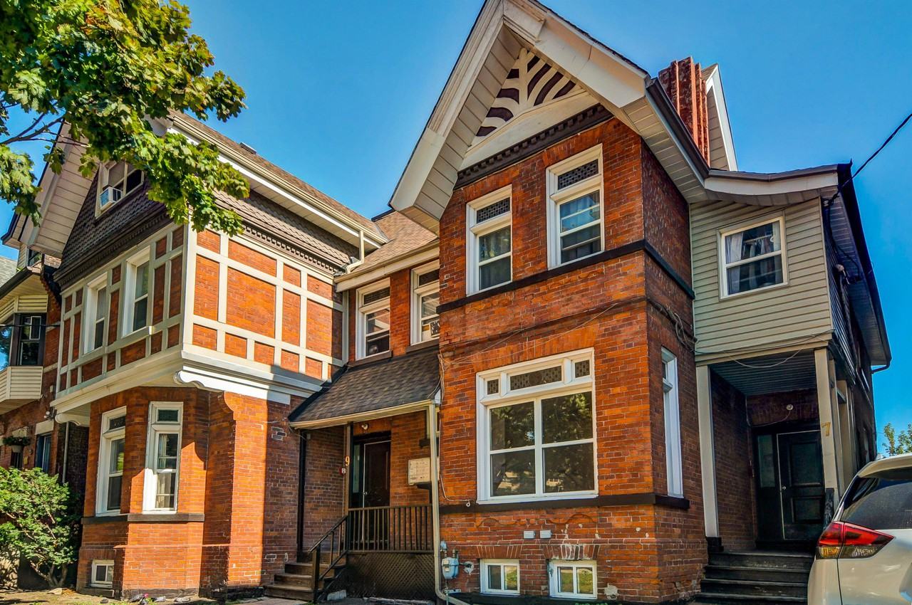 Homewood Rooming Apartments 9 9 Homewood Ave, Toronto, ON M4Y 2J7