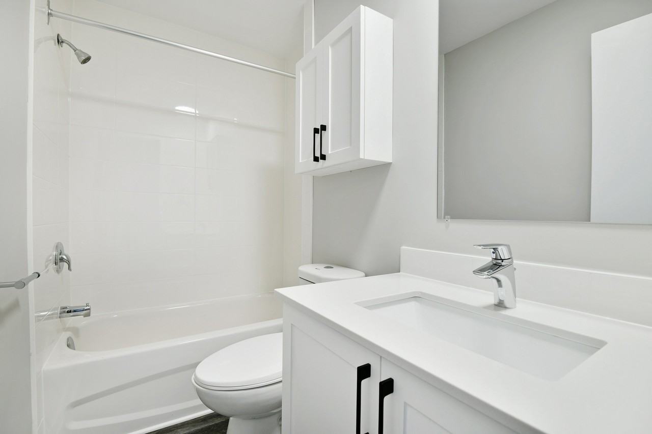 Frontenac - Photo 2 of 9