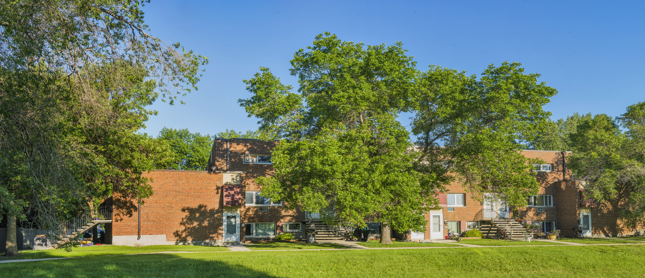 Lumsden Gardens Apartments 170 & 170 Lumsden Avenue, Winnipeg, MB R2Y