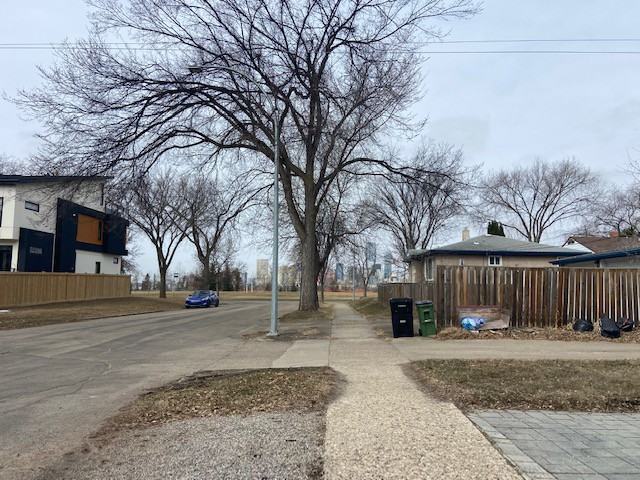 10204 83 Street - Photo 2 of 7