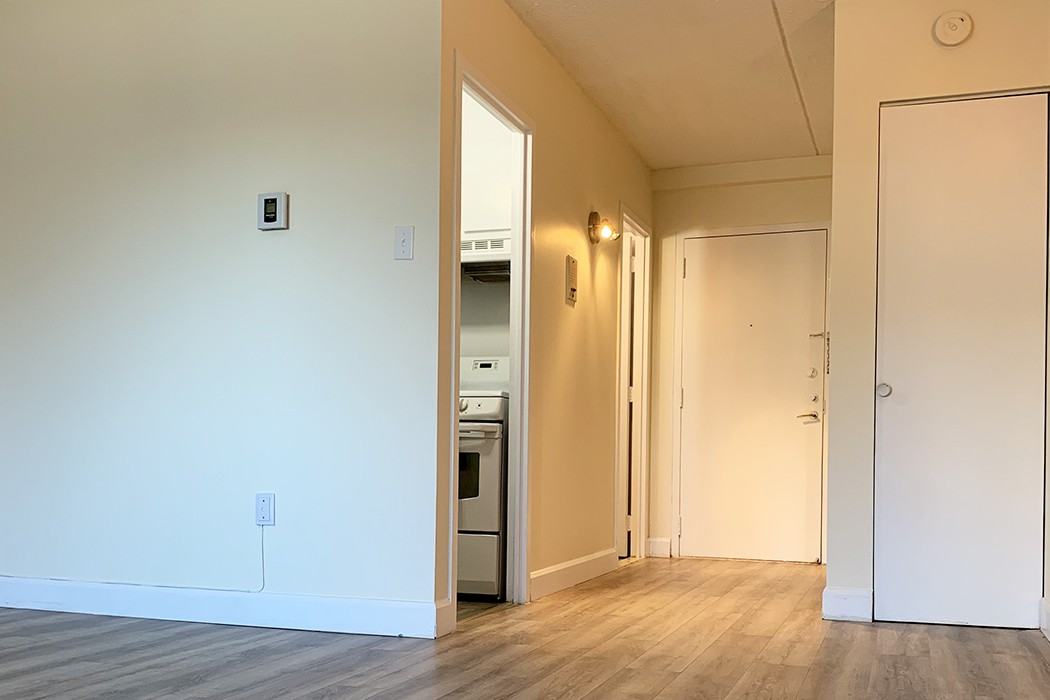 1300 Boul De La Côte-Vertu - Photo 3 of 10