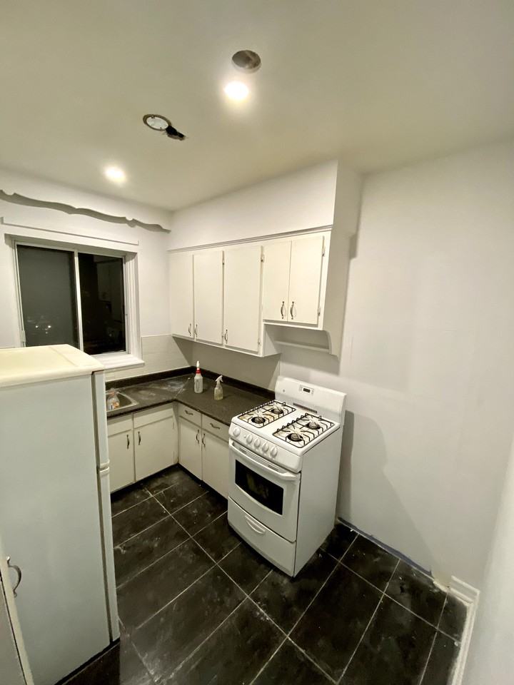 3315 Av Ridgewood - Photo 2 of 18