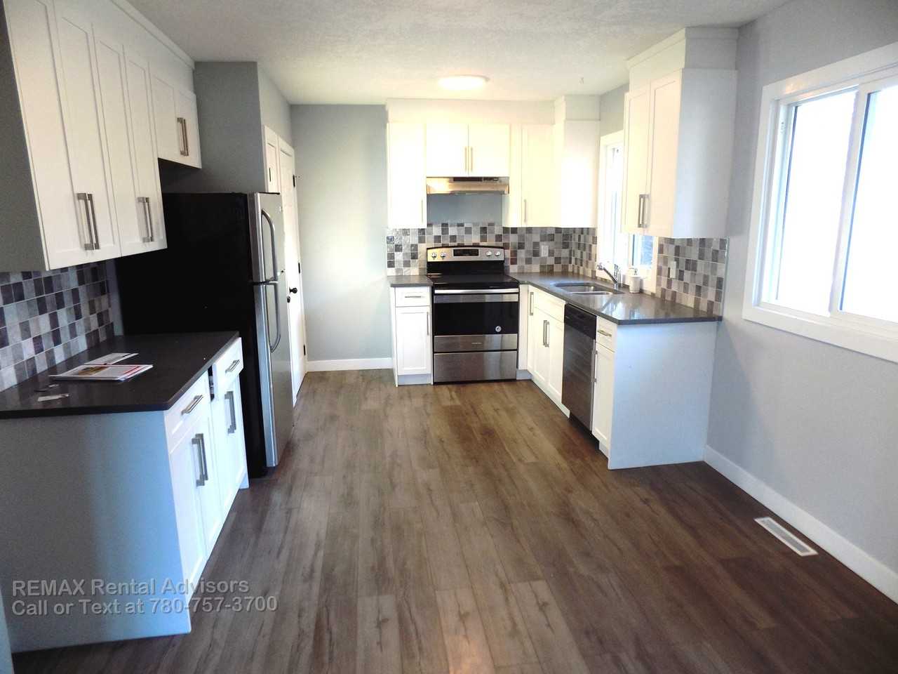 12145 51 St Nw - Photo 3 of 10