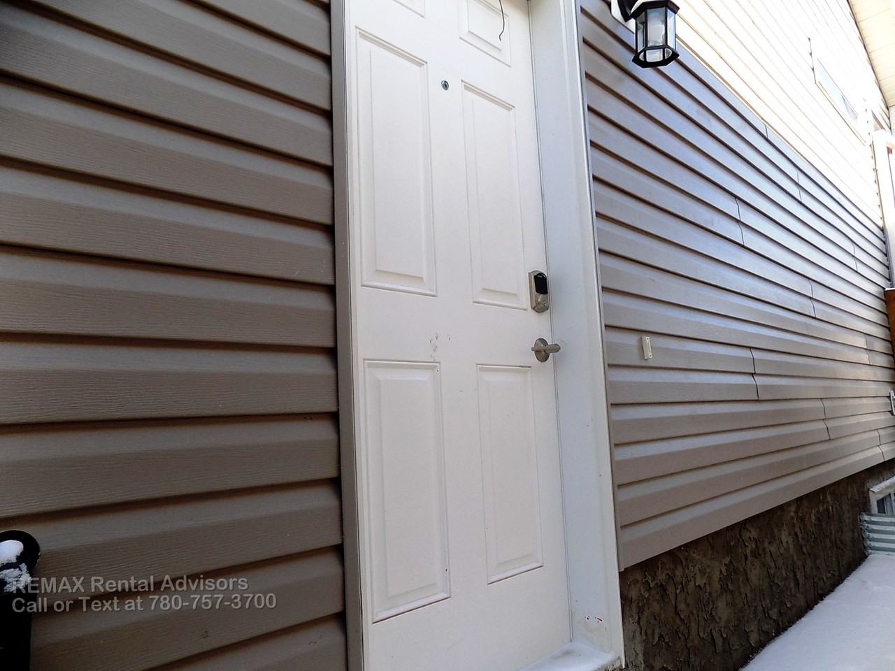 11520 38 St Nw - Photo 2 of 26