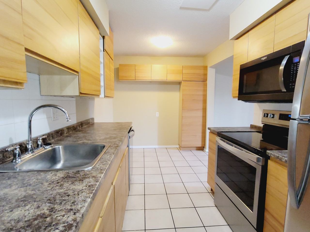 8030 141 Ave Nw - Photo 2 of 35