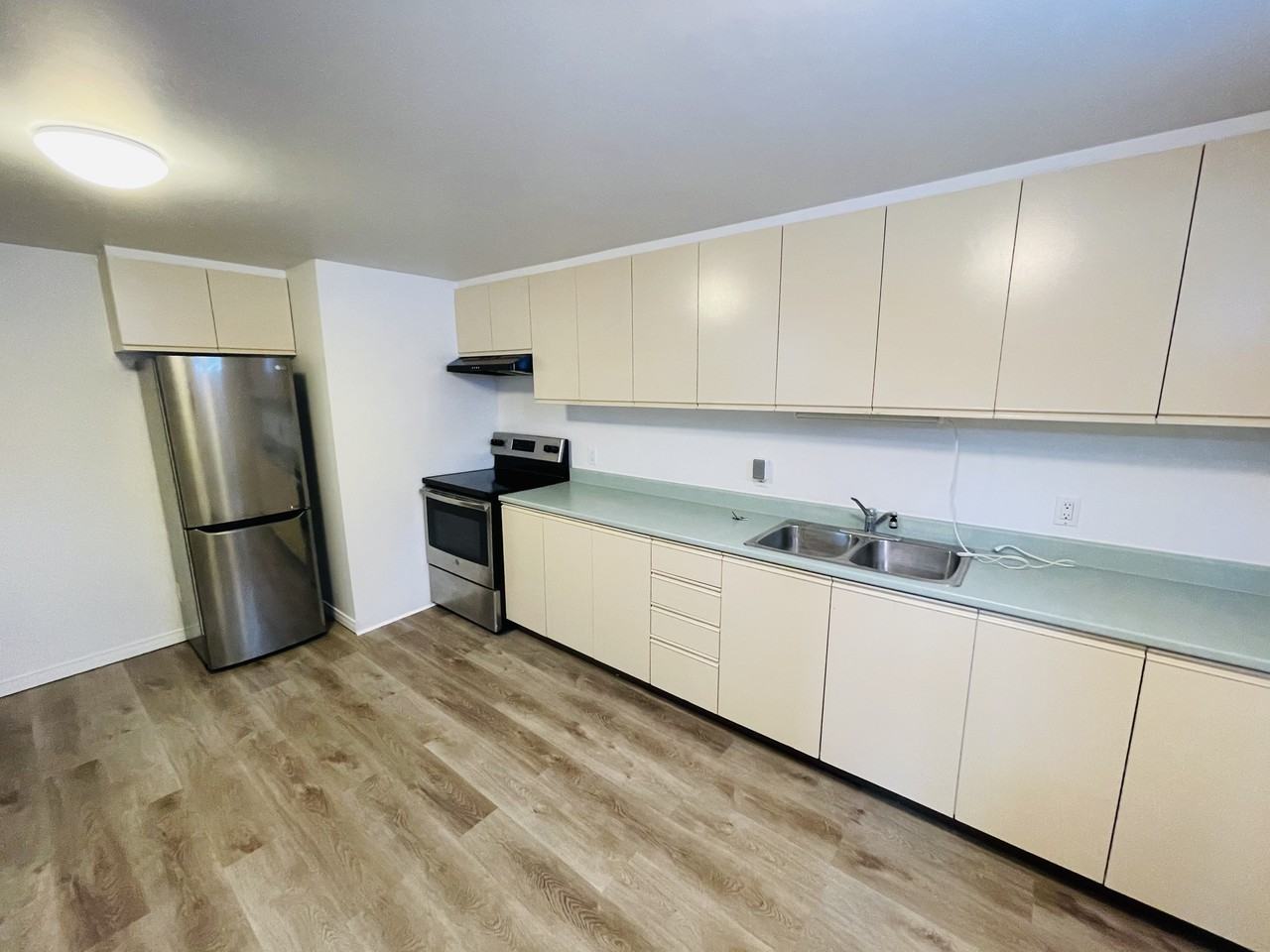 3992 Devine Rd - Photo 2 of 8