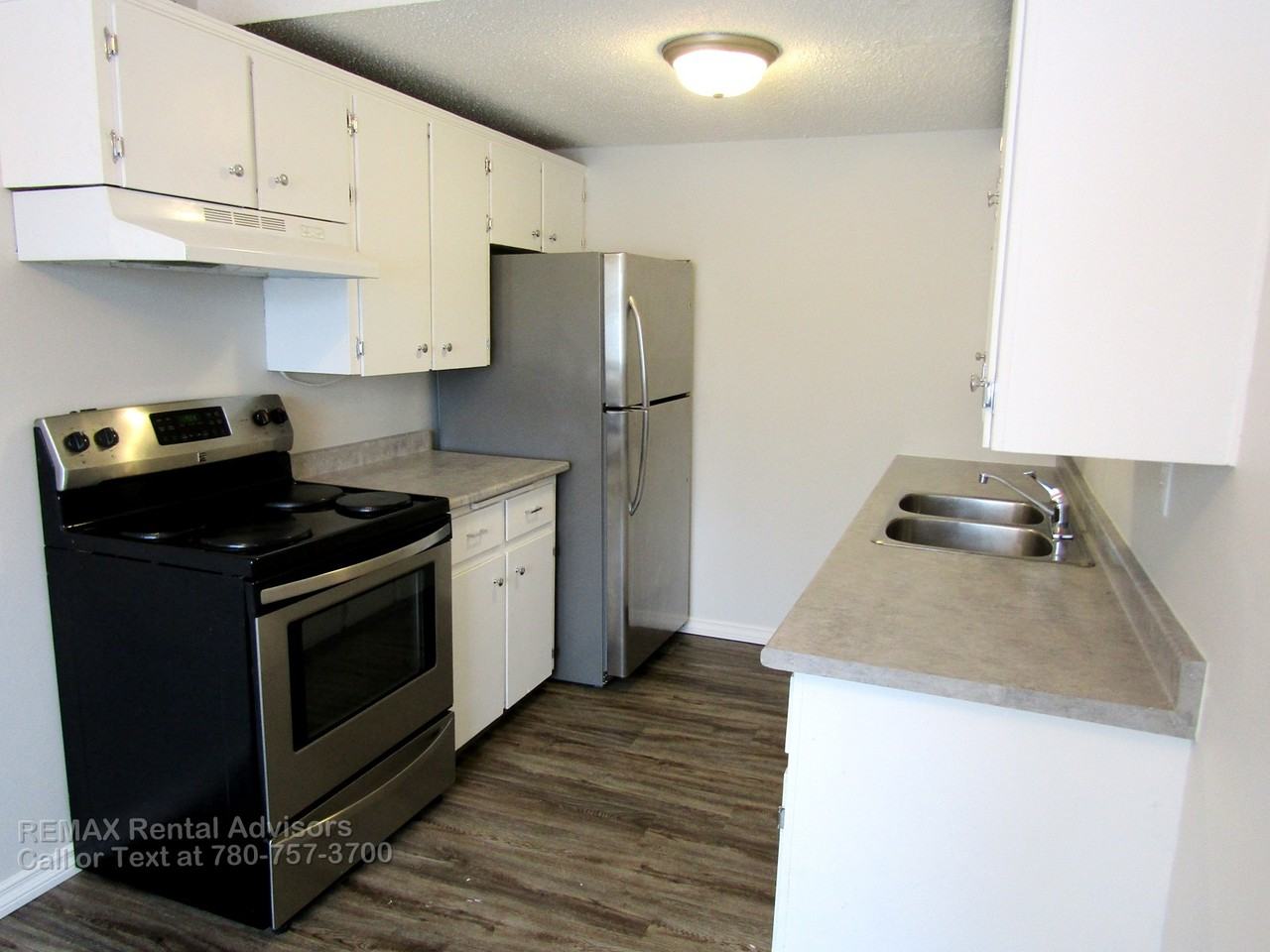 4531 7 Avenue Se - Photo 2 of 13