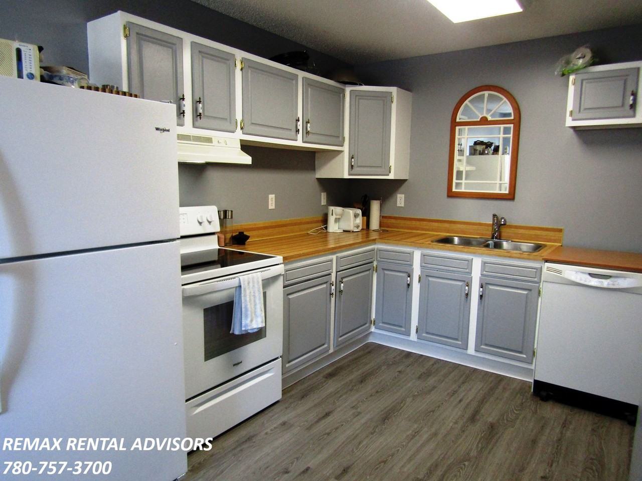 203 Lynnview Rd Se - Photo 2 of 18