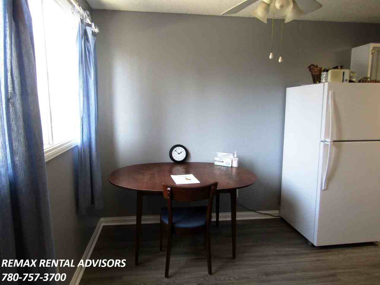 203 Lynnview Rd Se - Photo 3 of 18