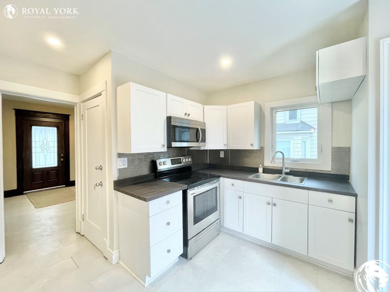 4428 Homewood Ave #1 - Photo 3 of 37