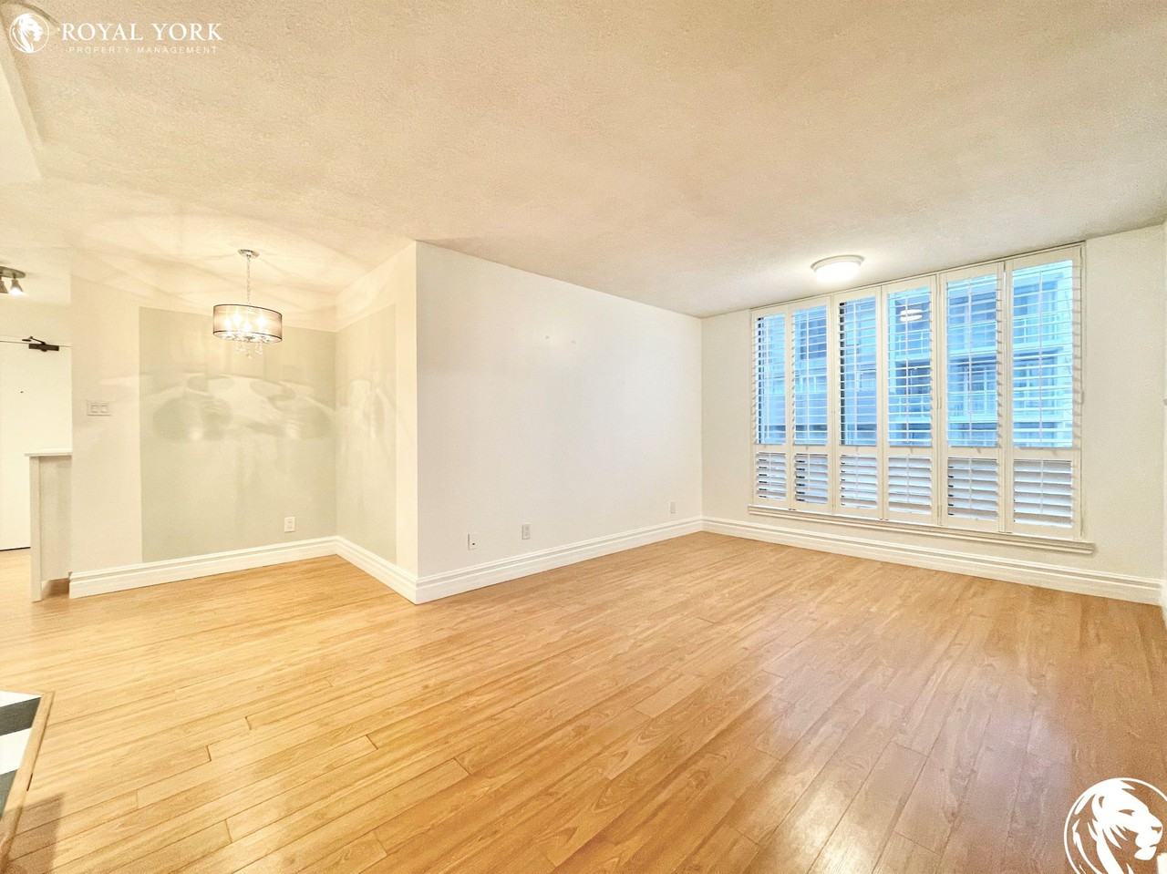 40 Scollard St #402 - Photo 3 of 29