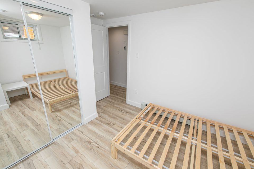 160 Oakridge Blvd #2 - Photo 3 of 16