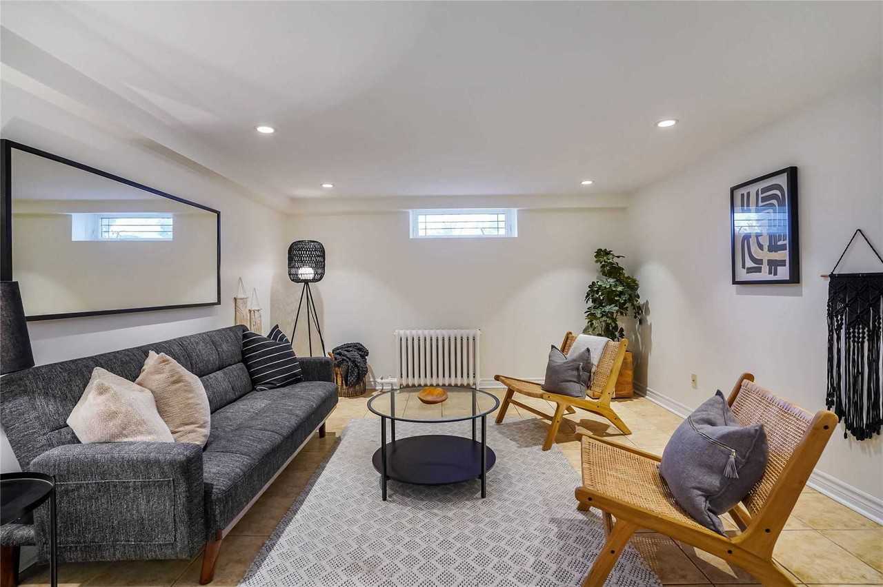 52 Farmcrest Dr - Photo 2 of 10