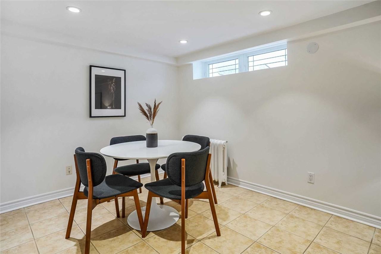 52 Farmcrest Dr - Photo 3 of 10