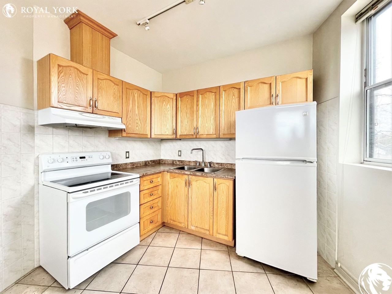3635 Dundas St W #3 - Photo 3 of 23