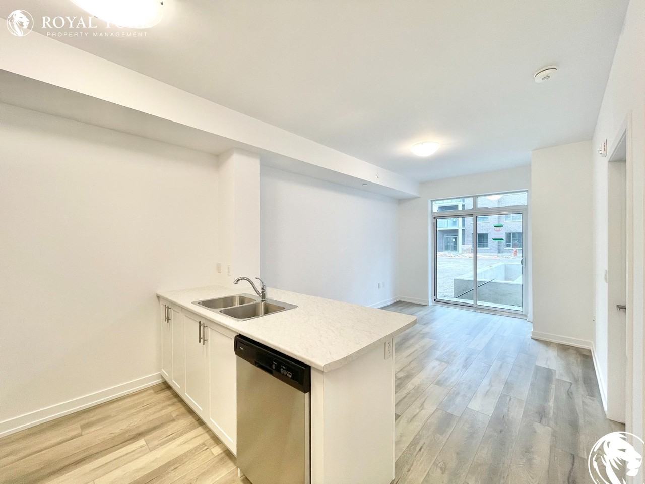 5055 5055 Greenlane #124 - Photo 3 of 25