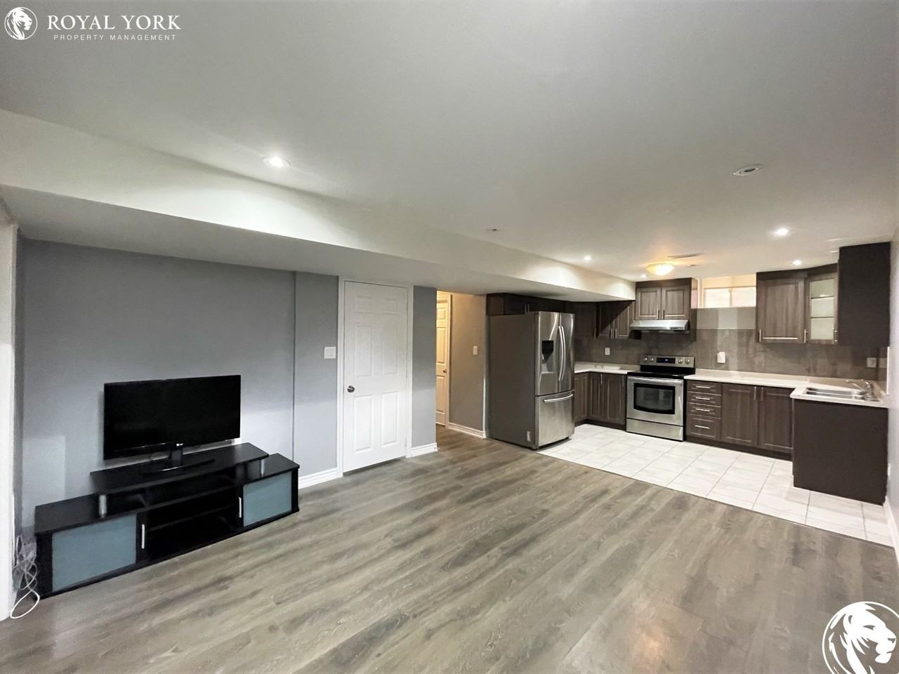 9 Plentywood Dr #2 - Photo 3 of 27