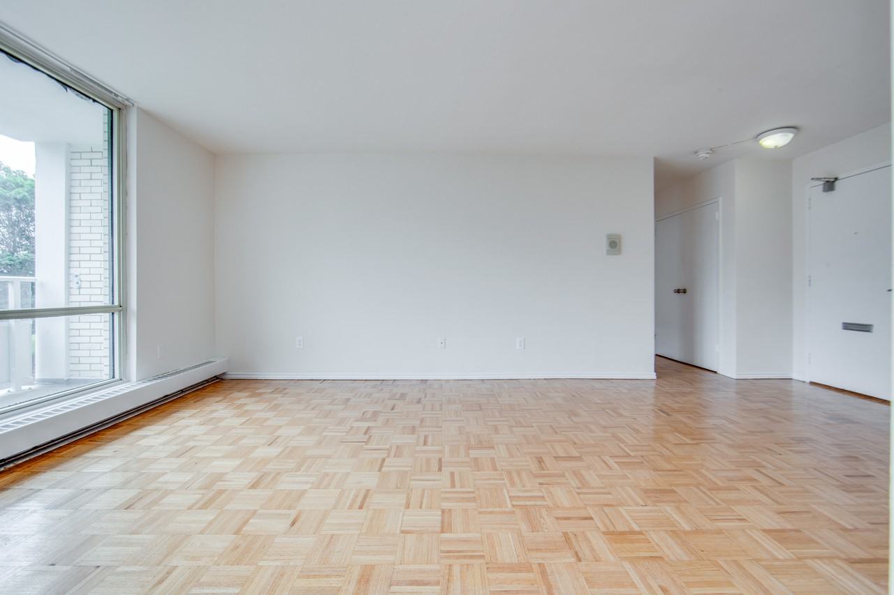 10 Grenoble Dr #1BD - Photo 2 of 30