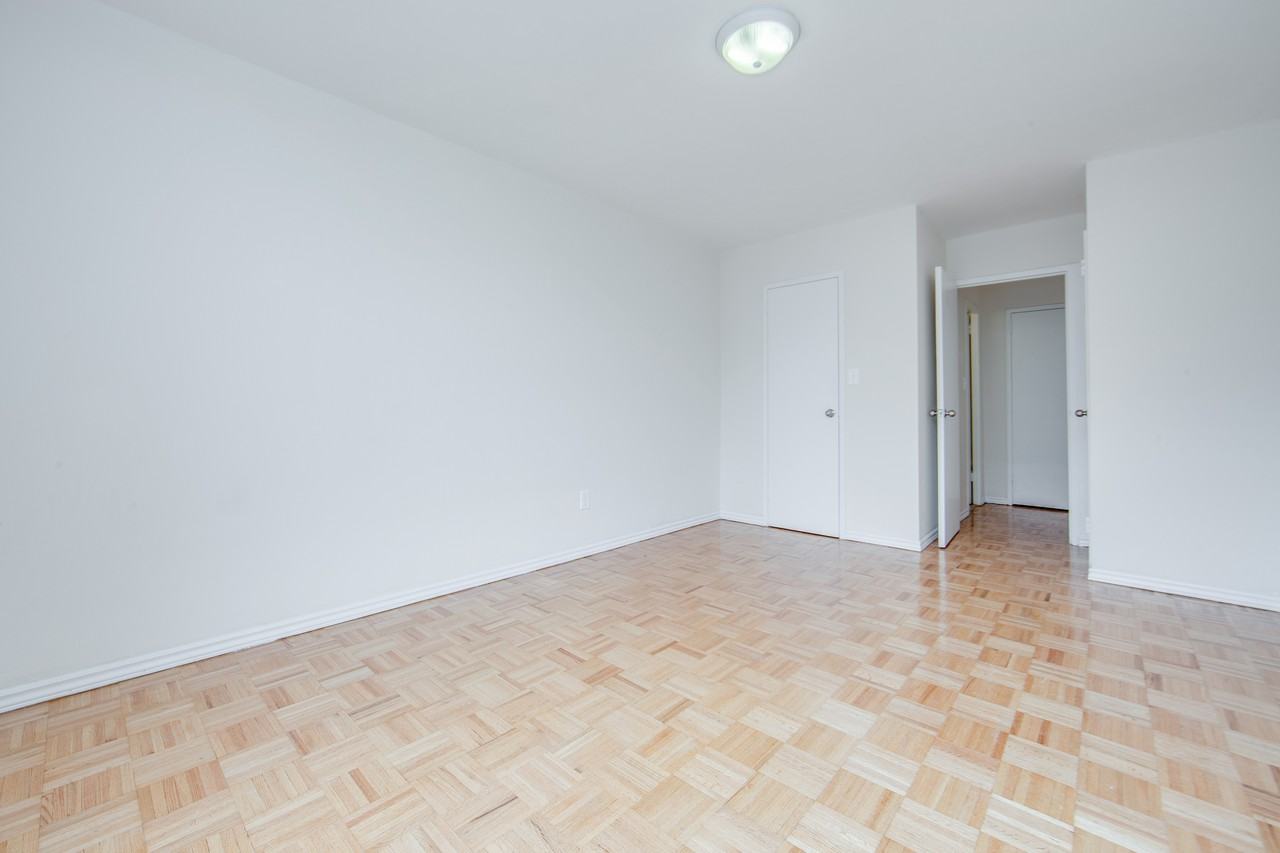 10 Grenoble Dr #1BD - Photo 3 of 30