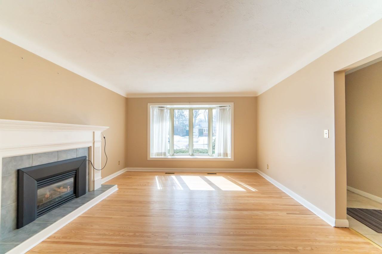 1359 Collingwood Ave - Photo 3 of 10