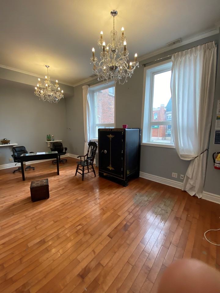 167 Queen St S #2 - Photo 3 of 7