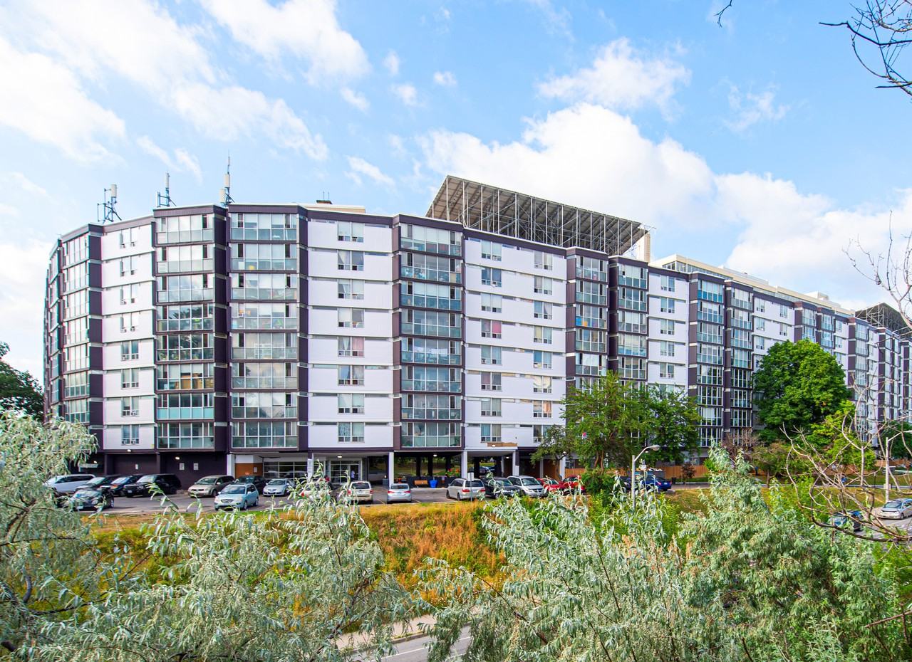 3135 St. Dennis Drive Apartments 35 Limou Rental Toronto, Toronto