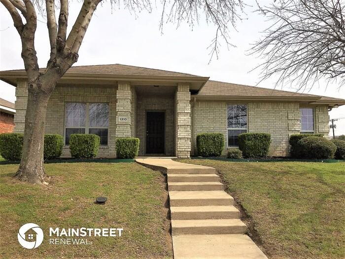 1310 Fairfield Ct - Photo 2 of 11