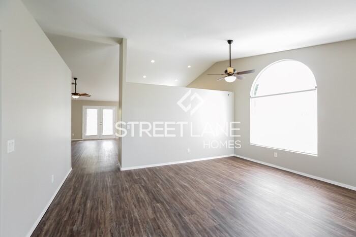 4027 S Kirby St - Photo 3 of 15