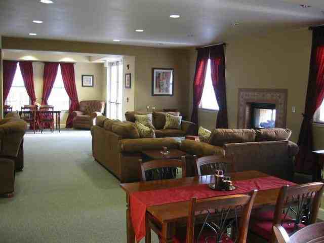 399 East Ct - Photo 4 of 7