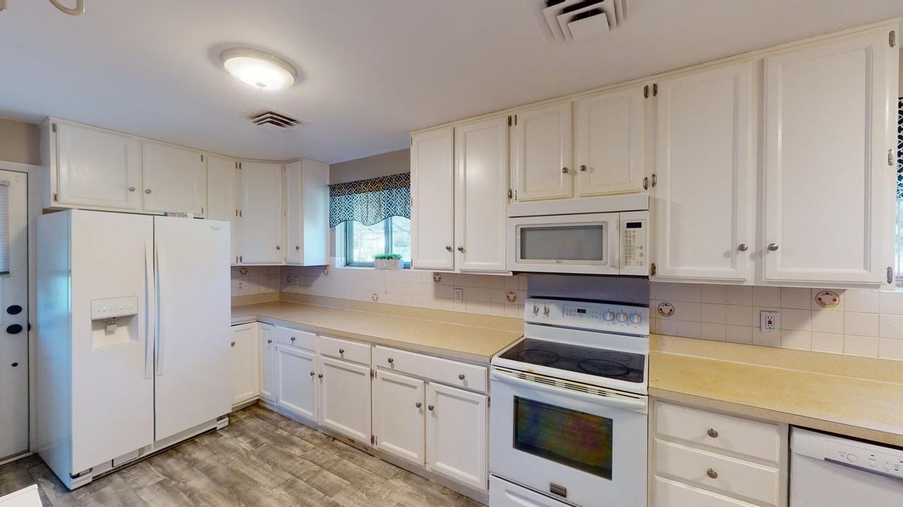 Stylishly updated Temple Hills home with large backyard - Photo 7 of 28