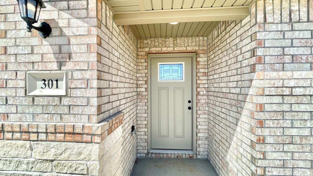 301 Post Oak Ave #1 - Photo 4 of 31