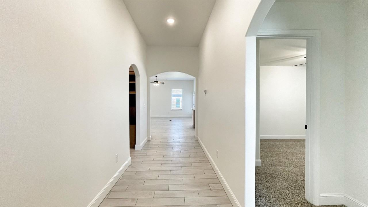 301 Post Oak Ave #1 - Photo 5 of 31