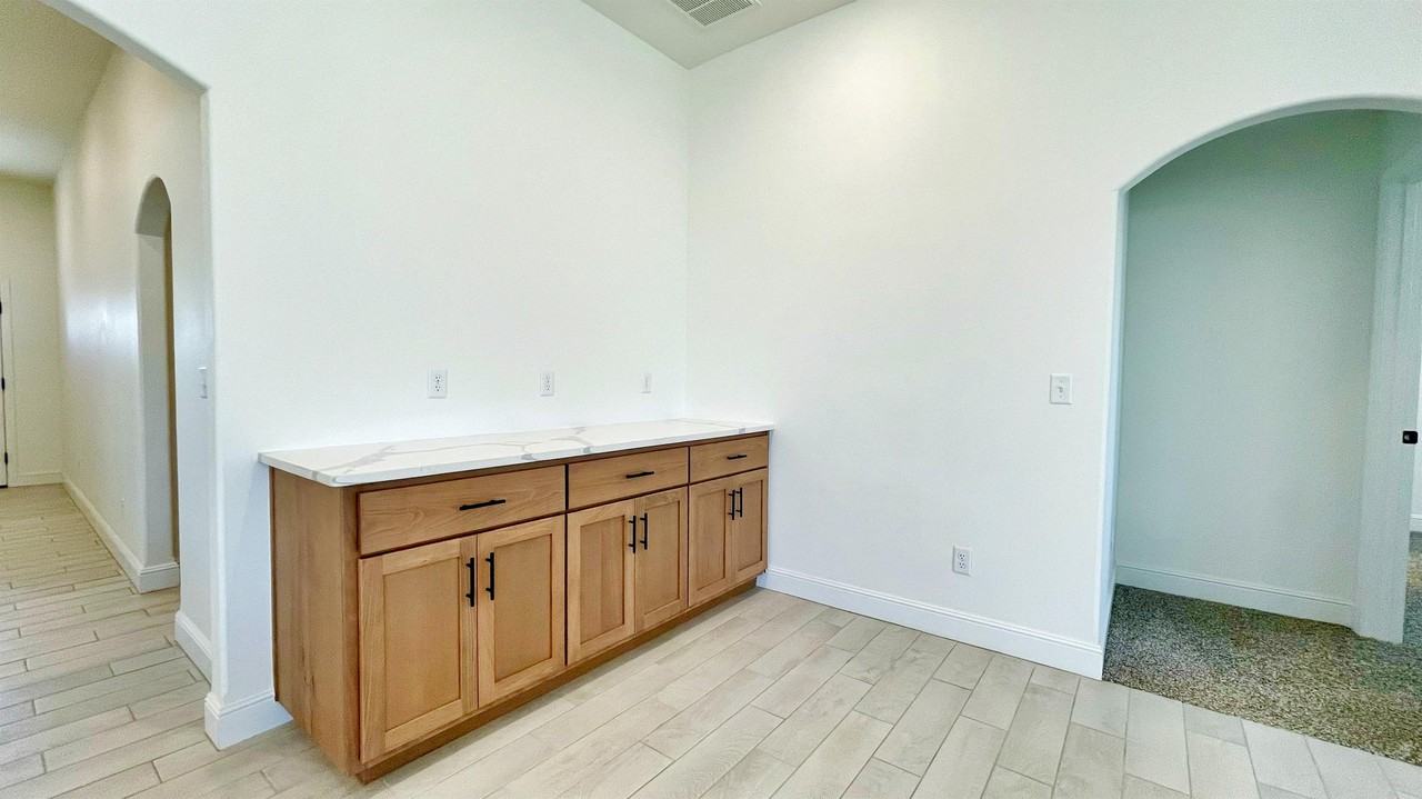 301 Post Oak Ave #1 - Photo 7 of 31