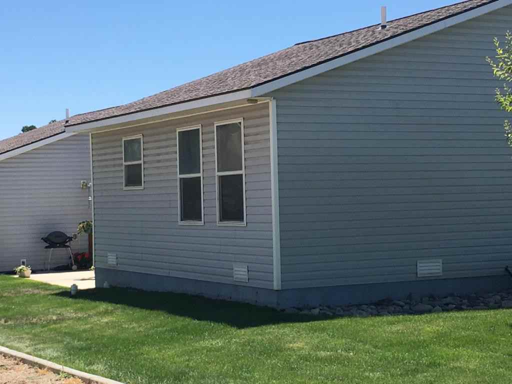 704 Riley Ln - Photo 2 of 11