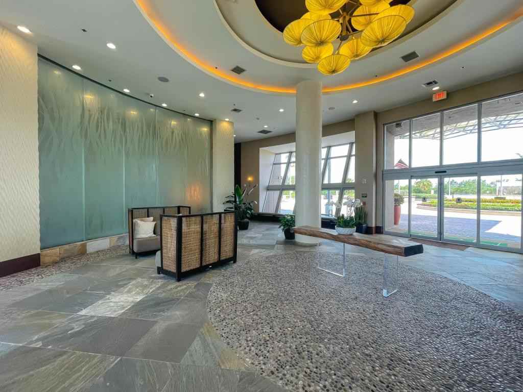 2681 N Flamingo Rd - Photo 2 of 32