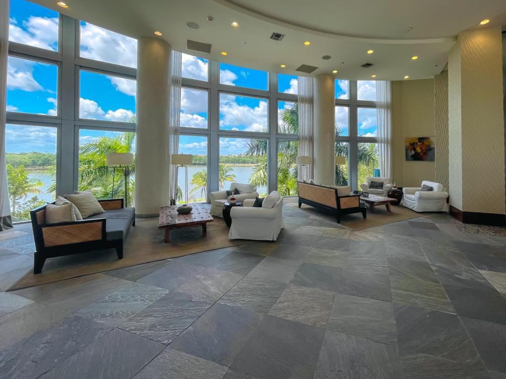 2681 N Flamingo Rd - Photo 3 of 32