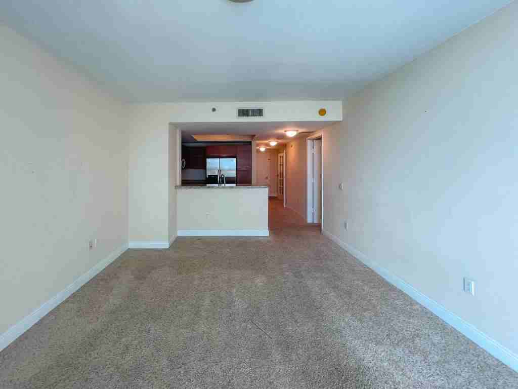 2681 N Flamingo Rd - Photo 6 of 32