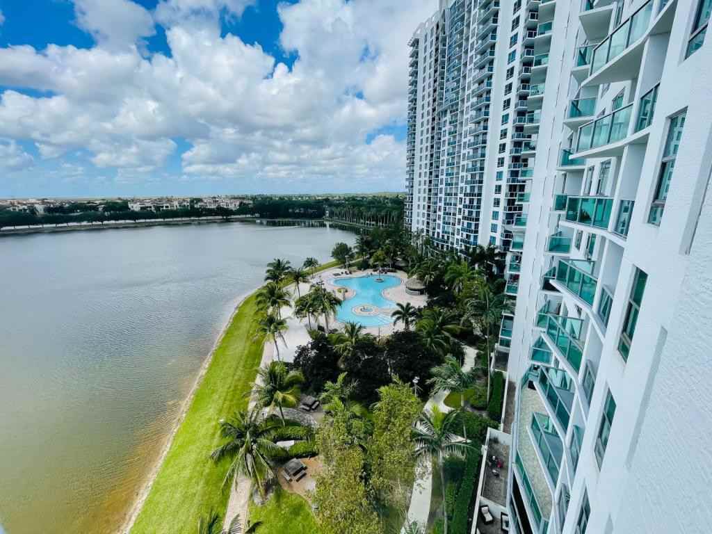 2681 N Flamingo Rd - Photo 7 of 32