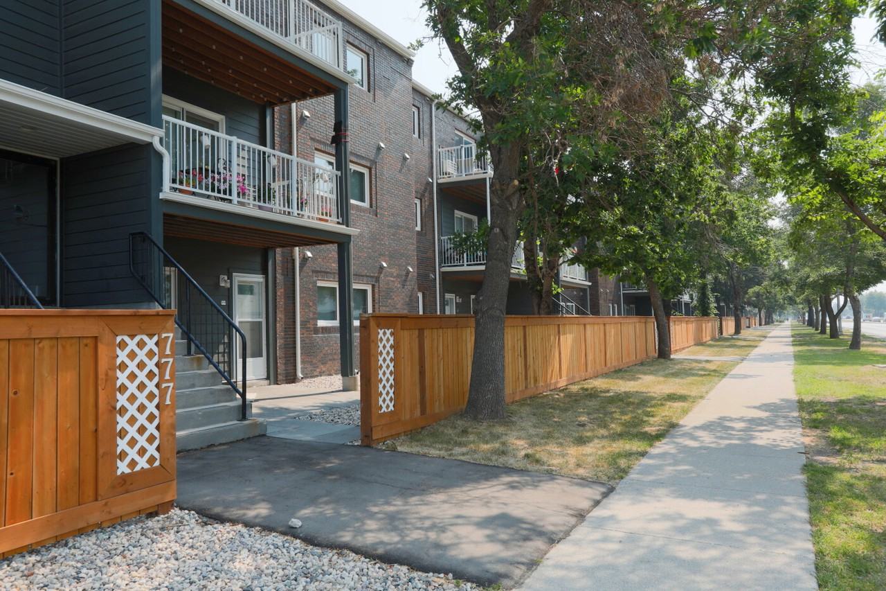Garden Park Estates Apartments 777 777 Leila Avenue, Winnipeg, MB