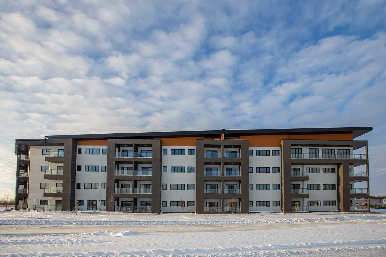 Bella Vista Apartments 1515 & 1515 Warde Ave, Winnipeg, MB R3X 0R4