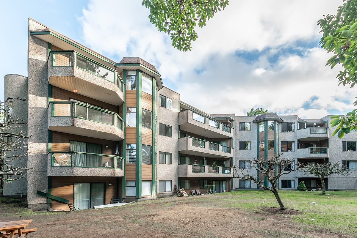 Woodgrove Pines Apartments 6439 Portsmouth Rd, Nanaimo, BC V9V 1R6