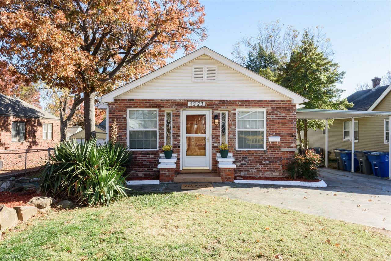 1227 S Gary Ave